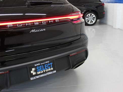 Used 2023 Porsche Macan UNAVAIL AWD/4WD image 10