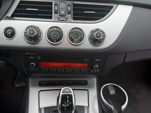 Used 2014 BMW Z4 sDrive28i image 10