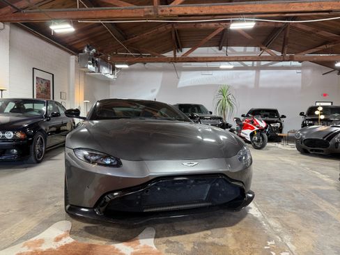 Used 2019 Aston Martin V8 Vantage Coupe RWD image 11