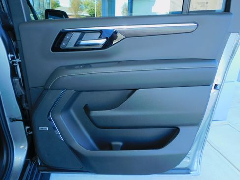 New 2026 Chevrolet Suburban Premier image 36