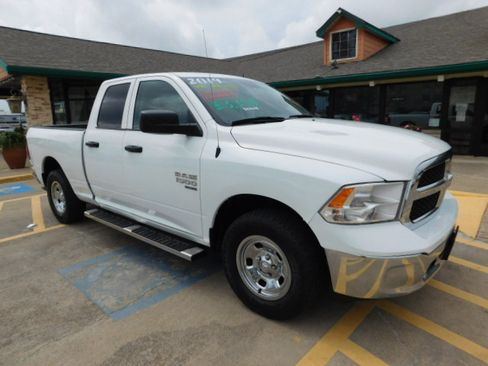 Used 2019 RAM 1500 Classic Tradesman RWD image 2