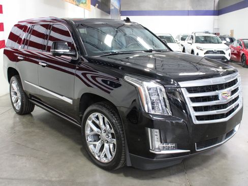 Used 2019 Cadillac Escalade Premium Luxury image 2