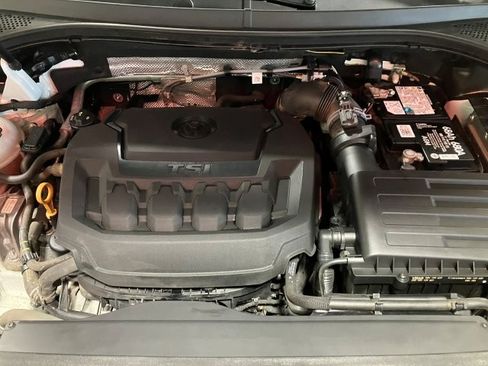 Used 2020 Volkswagen Tiguan SE image 28