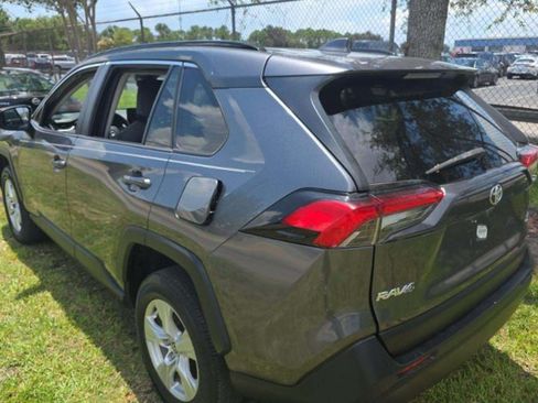 Used 2021 Toyota RAV4 FWD XLE image 3
