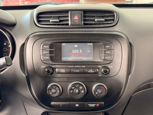 Used 2016 Kia Soul + FWD image 11