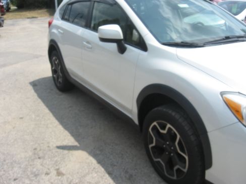 Used 2014 Subaru XV Crosstrek 2.0i Premium AWD/4WD image 3