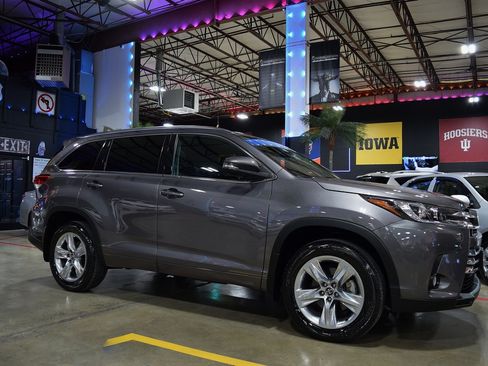 Used 2017 Toyota Highlander Limited image 13