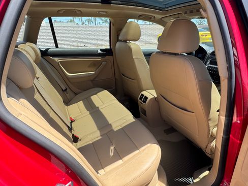Used 2009 Volkswagen Jetta SE SportWagen FWD image 18