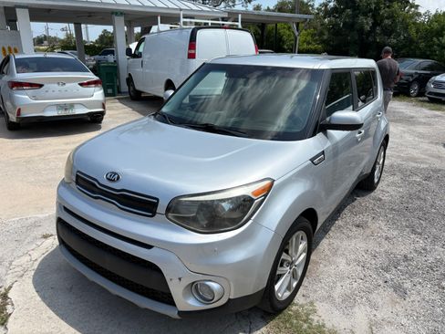Used 2019 Kia Soul + FWD image 2