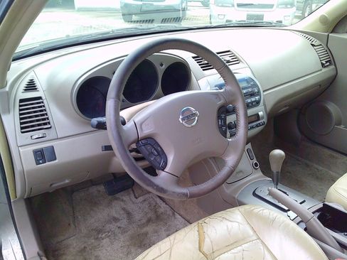 Used 2003 Nissan Altima 3.5 SE image 9