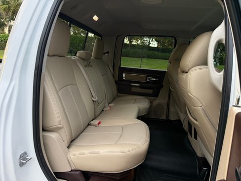 Used 2018 RAM 1500 2WD Crew Cab Laramie image 18