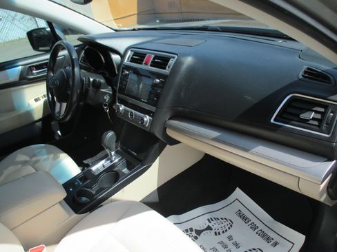 Used 2016 Subaru Legacy 2.5i Premium AWD/4WD image 8