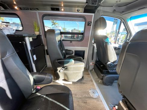 Used 2014 Mercedes-Benz Sprinter 4500 image 14
