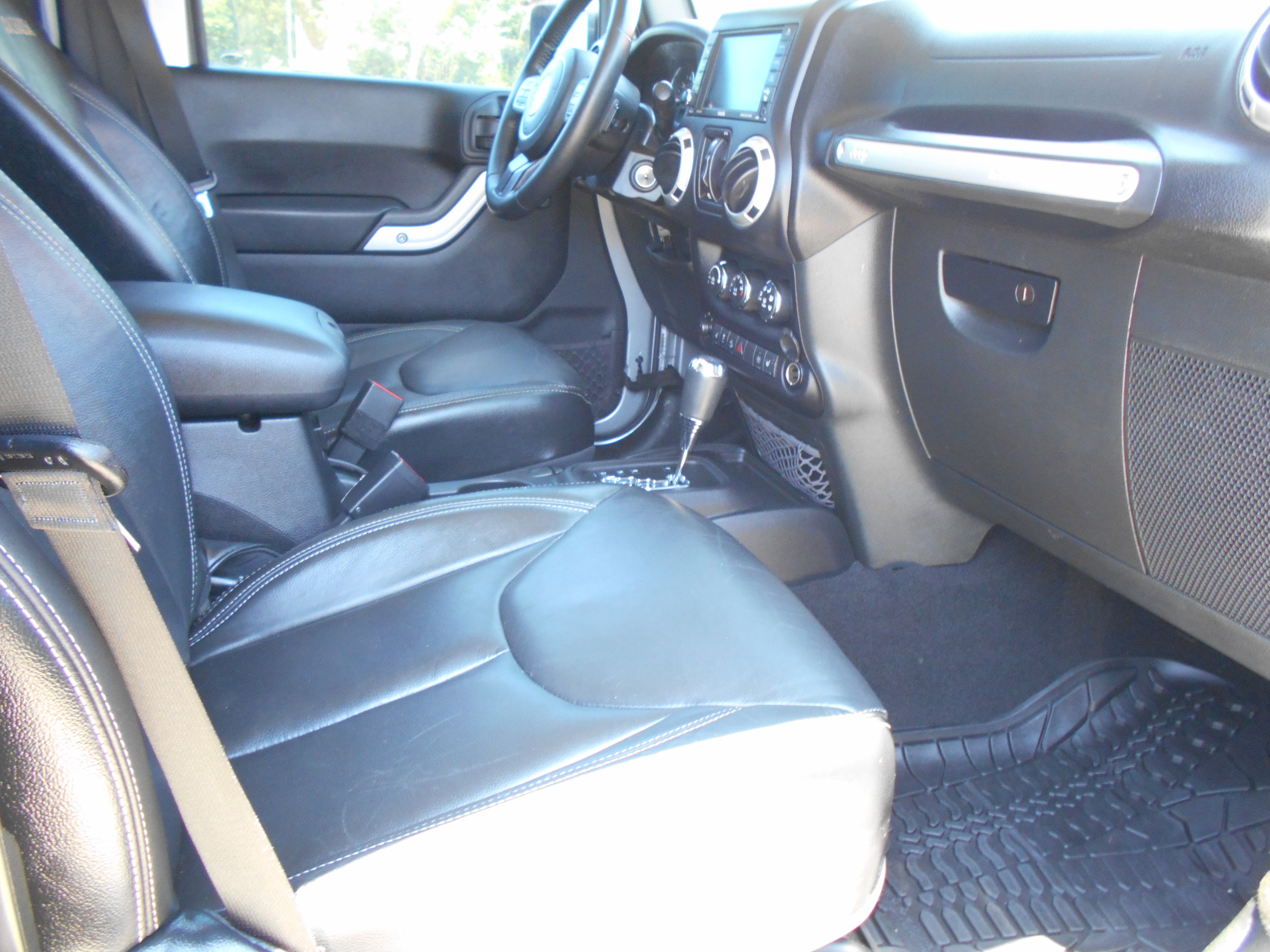 Used 2016 Jeep Wrangler Unlimited Sahara AWD/4WD image 11