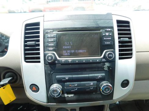 Used 2018 Nissan Frontier 2WD Crew Cab image 13