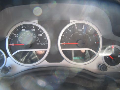 Used 2010 Jeep Wrangler Unlimited Sahara image 21