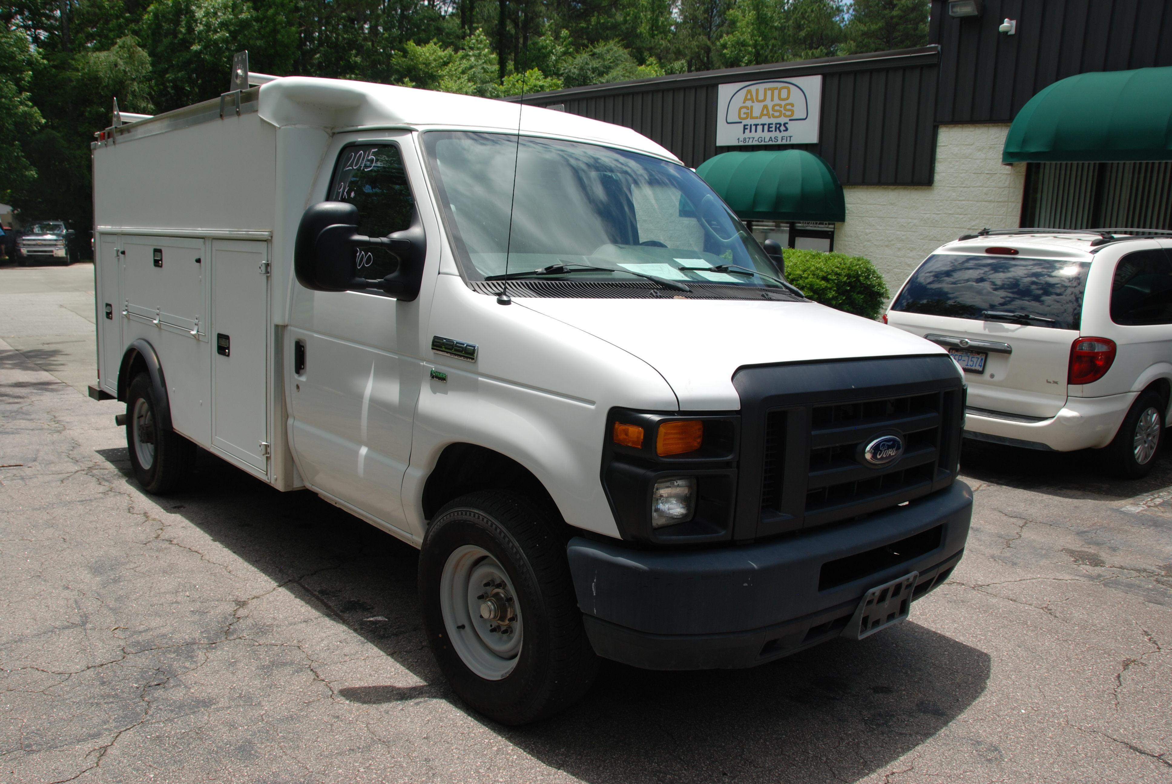 Used 2015 Ford E-350 and Econoline 350 Super Duty RWD image 2