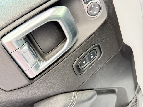 Used 2021 Jeep Gladiator Overland image 17