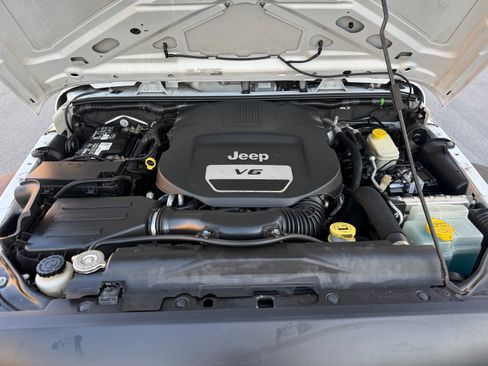 Used 2015 Jeep Wrangler Sport AWD/4WD image 19