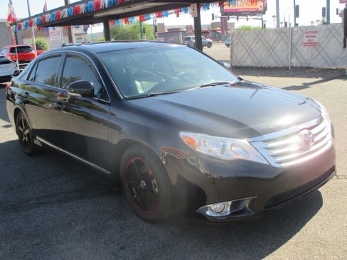 Used 2012 Toyota Avalon Limited FWD image 3