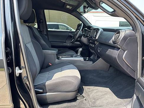 Used 2021 Toyota Tacoma TRD Sport image 11