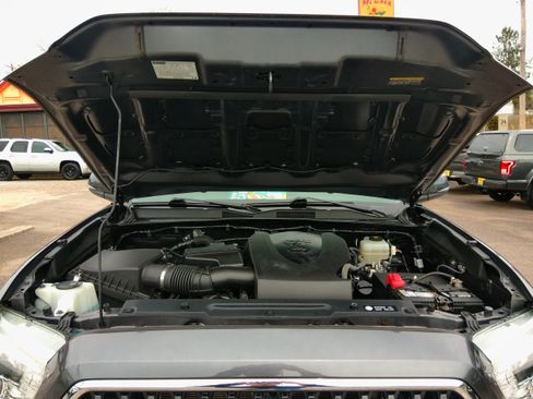 Used 2018 Toyota Tacoma TRD Off-Road image 65