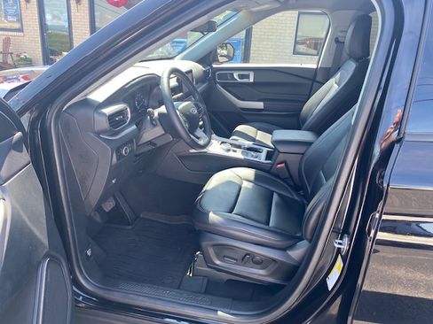 Used 2024 Ford Explorer 4WD XLT image 10