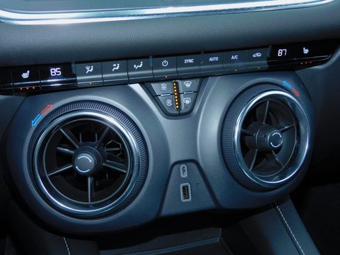 Used 2024 Chevrolet Blazer LT image 23