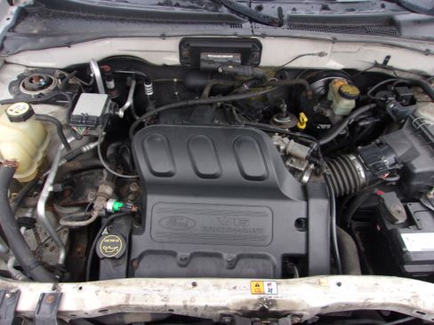 Used 2004 Ford Escape Limited image 8