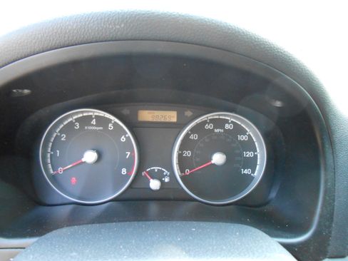 Used 2010 Hyundai Accent GL image 13