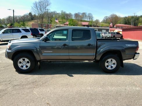 Used 2014 Toyota Tacoma SR5 image 9
