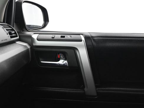 Used 2018 Toyota 4Runner SR5 image 35