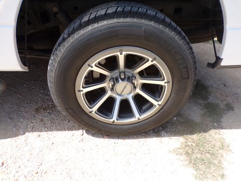 Used 2014 Ford F150 XLT image 9