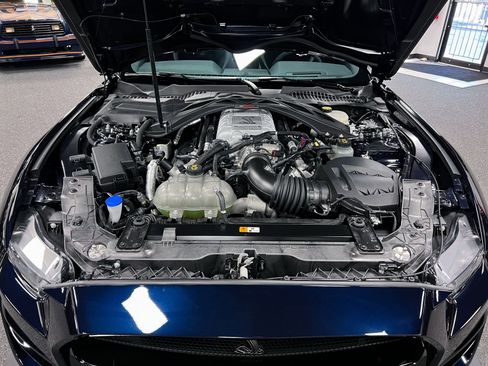 Used 2021 Ford Mustang Shelby GT500 w/ Carbon Fiber Track Pack image 11
