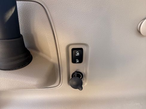 Used 2013 Lincoln MKX image 19