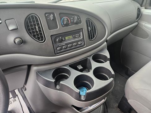 Used 2006 Ford E-250 and Econoline 250 Extended RWD image 9