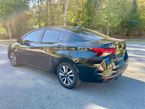 Used 2020 Nissan Versa SV image 4
