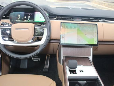 New 2025 Land Rover Range Rover SE image 4