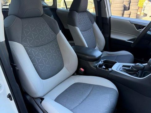 Used 2021 Toyota RAV4 XLE image 13