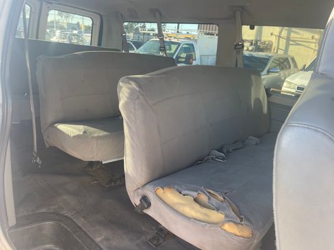 Used 2006 Ford E-350 and Econoline 350 image 9