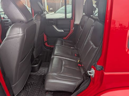 Used 2017 Jeep Wrangler Unlimited Sahara image 8