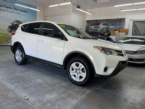 Used 2015 Toyota RAV4 LE image 9