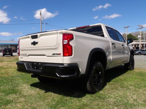 New 2026 Chevrolet Silverado 1500 ZR2 image 14