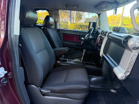 Used 2007 Toyota FJ Cruiser image 11