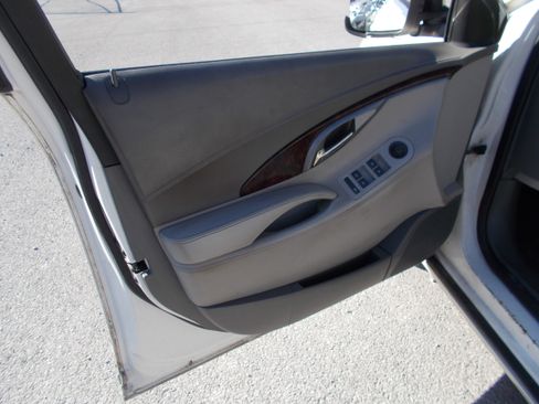 Used 2010 Buick LaCrosse CX FWD image 5