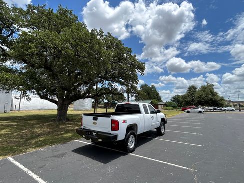 Used 2008 Chevrolet Silverado 1500 4x4 Extended Cab LTZ w/ Z71 image 8