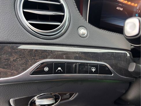 Used 2018 Mercedes-Benz S 560 S 560 Sedan 4D image 32