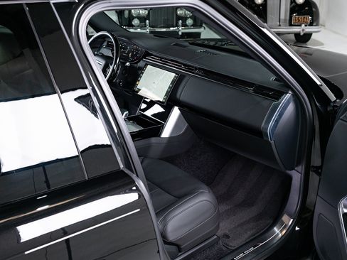 Used 2025 Land Rover Range Rover SE image 72