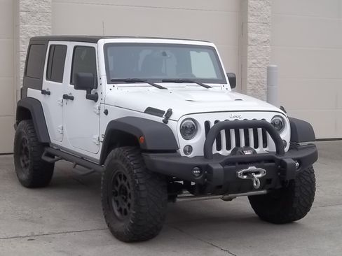 Used 2017 Jeep Wrangler 4WD Unlimited Sport image 3