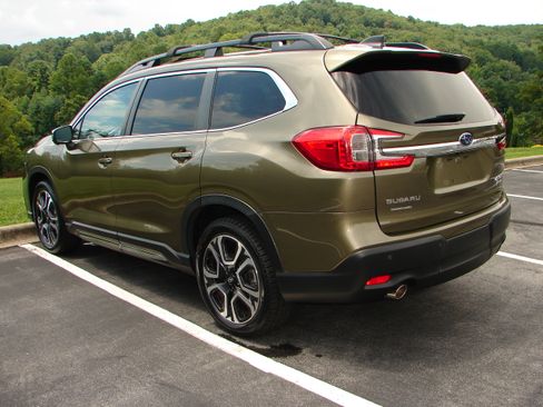 Used 2023 Subaru Ascent Limited 7-Passenger AWD/4WD image 15